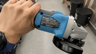 筆者が実際に使ったマキタ GA412Dの実機写真