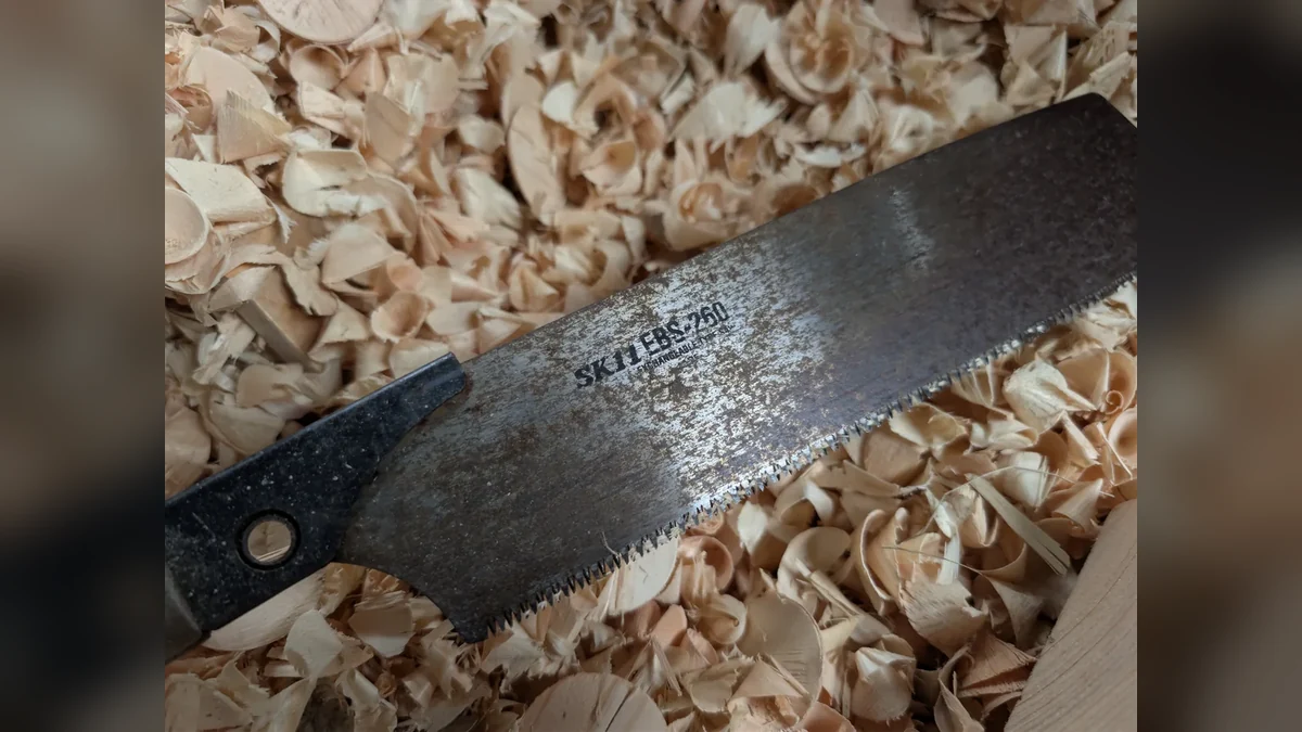 筆者の手ノコの刃にあるSK11 EBS-250の刻印